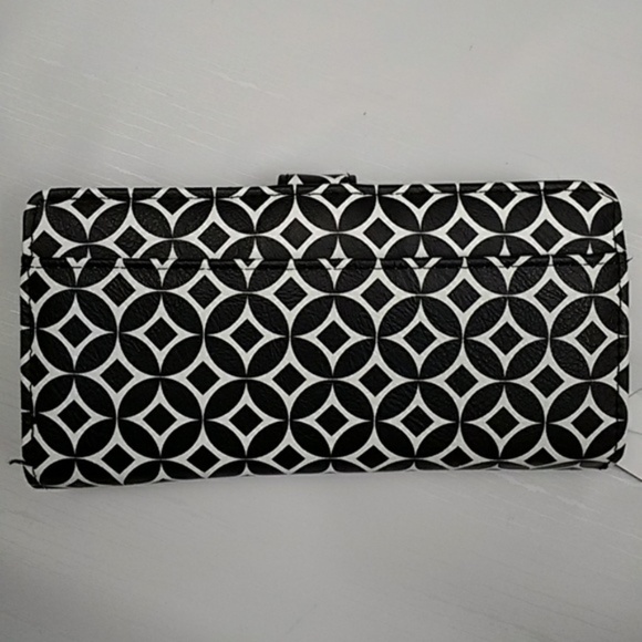 RFID-Blocking Phone Charging - Picture 2 of 5